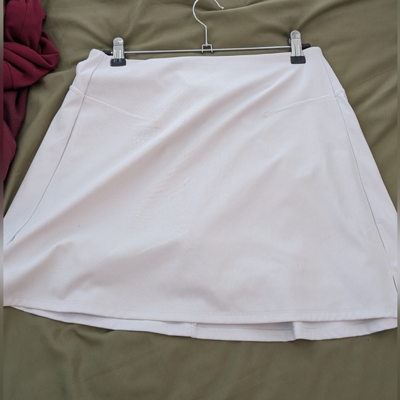 Elegant White Women's Skirt - Picture 3 of 4